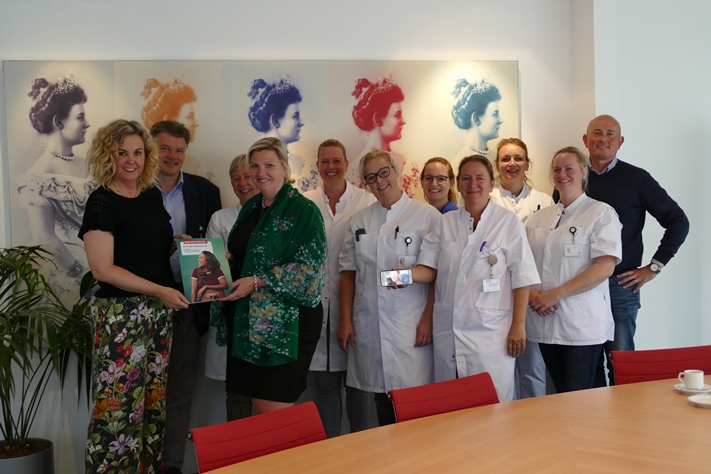 foto overhandiging beroepsprofiel