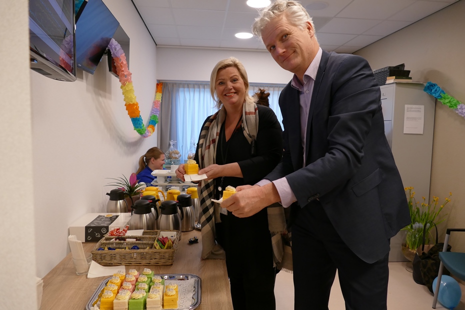 Raad van bestuur WZA neemt een taartje