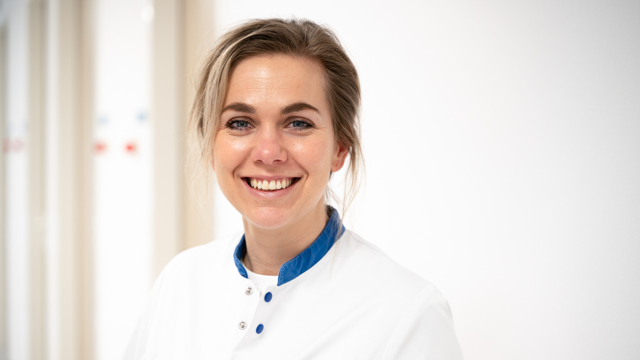 vacaturefoto-witte-jas-blauwe-bies8